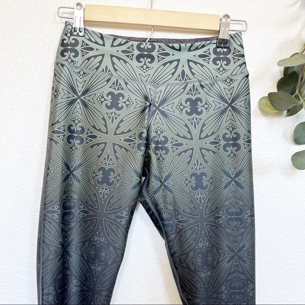 Niyama Sol- Black/Green Printed Leggings - Small